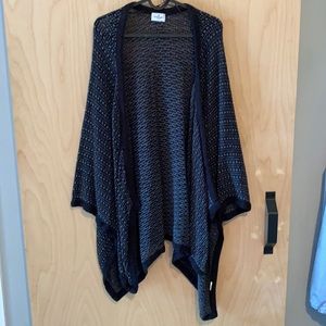 American Eagle black shawl